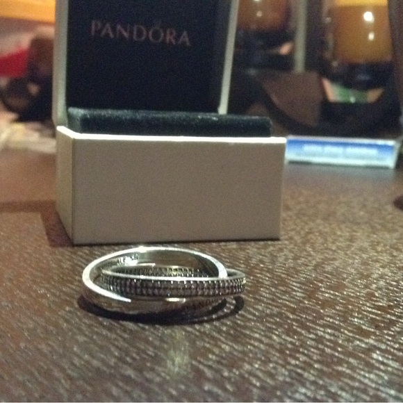Intertwined Pandora Logo and Pavé Ring 💍 - Picture 2 of 2